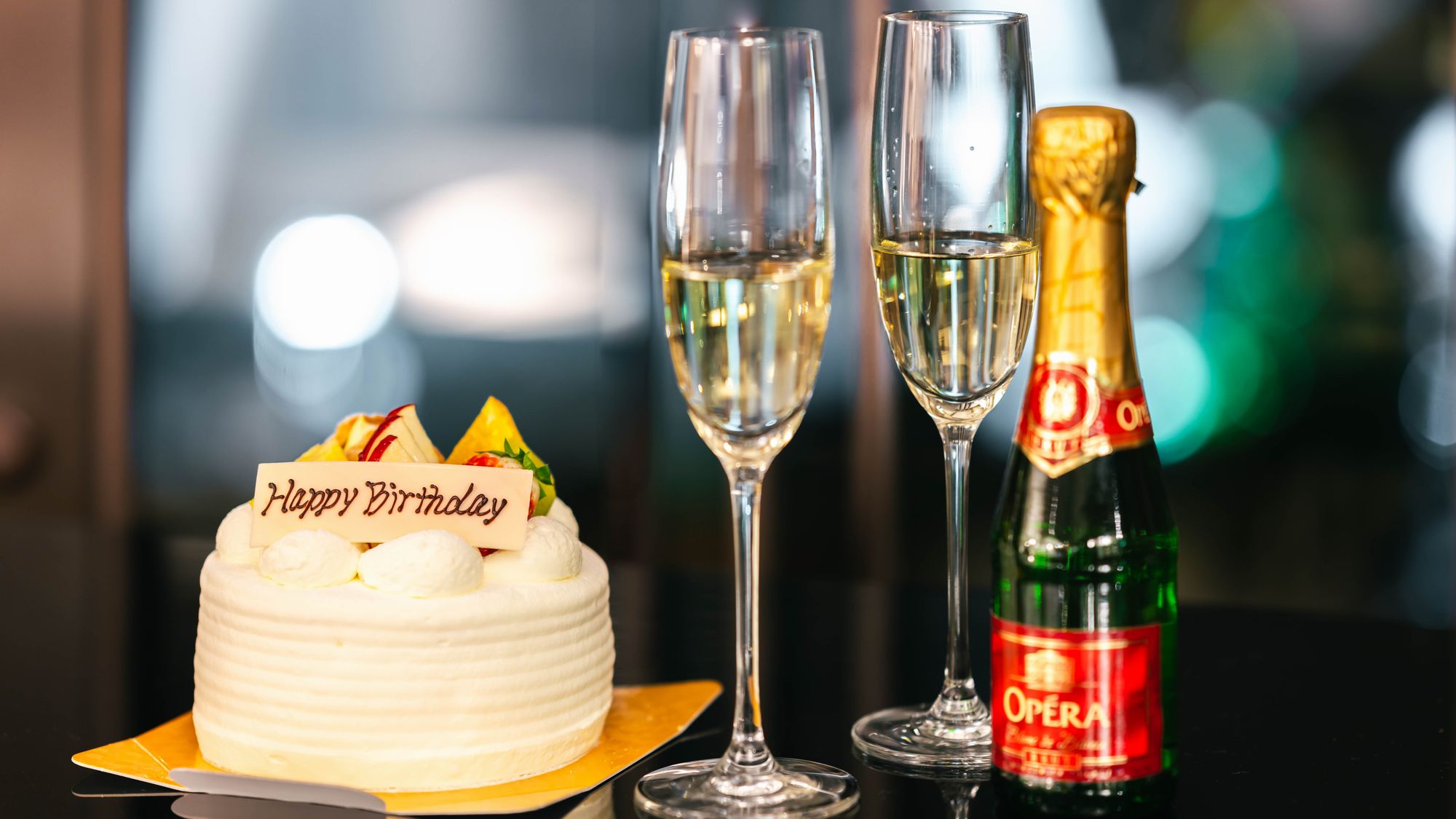 【記念日】ケーキ＆スパークリングワインでお祝い