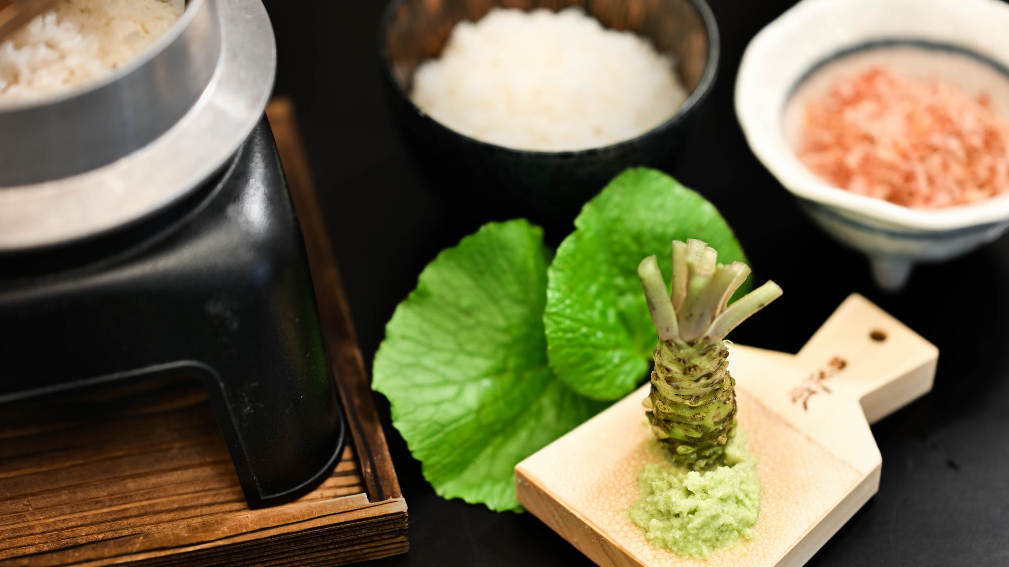 【夕食】わさびはご自分でお好きなだけ摺り下ろしてお食事をお楽しみください。