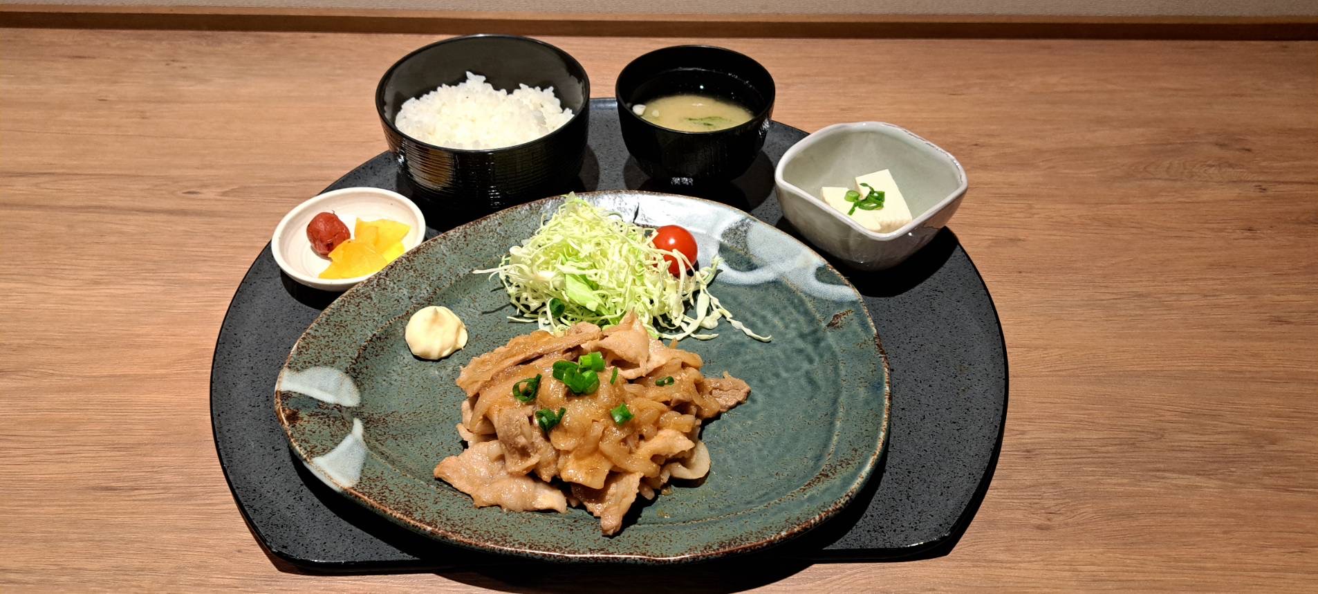 夕食レストラン「和み」生姜焼き定食 日替小鉢付 ご飯大盛無料