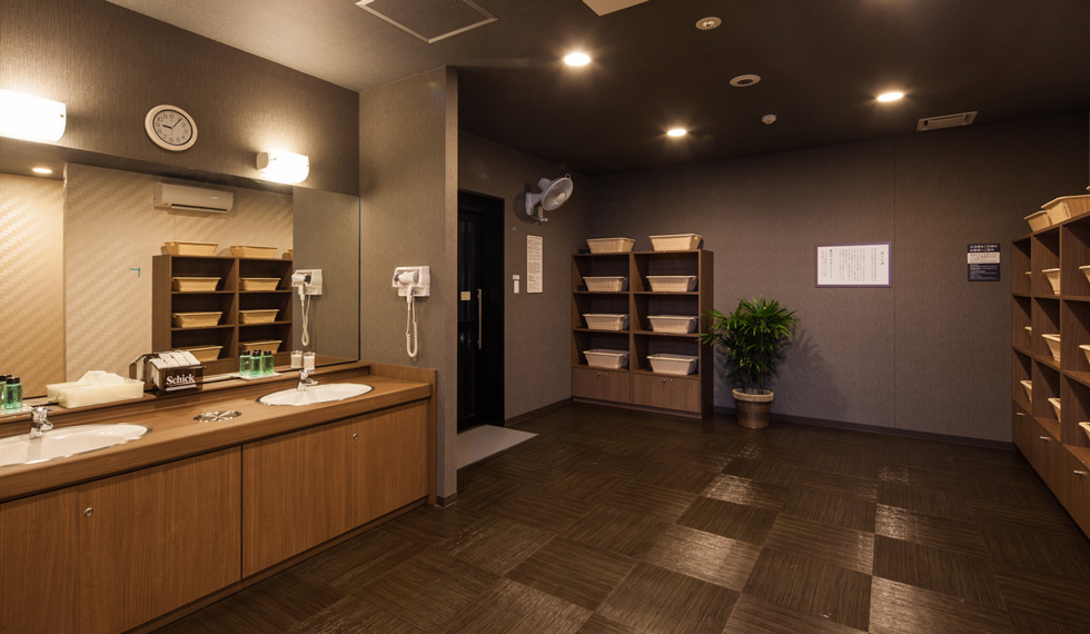 男性大浴場　脱衣所