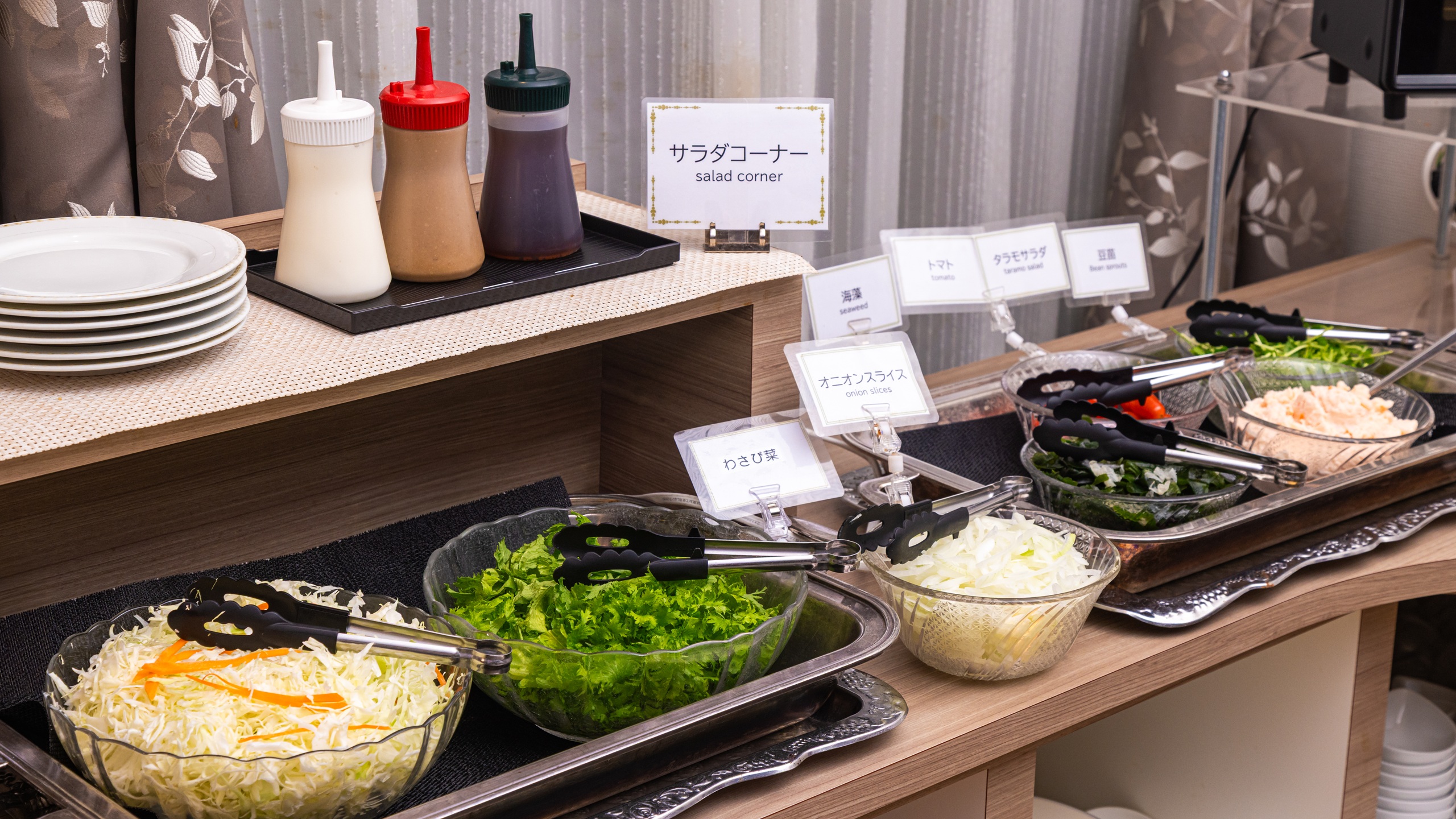 朝食ビュッフェ　サラダコーナー