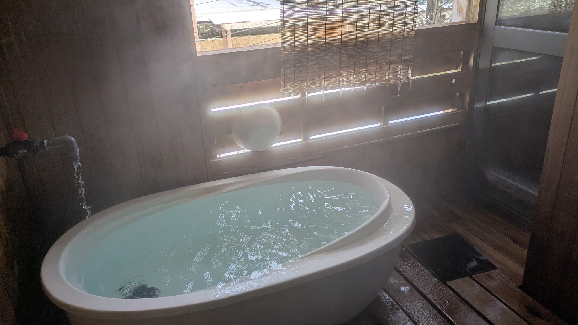 カップルにおすすめ！かけ流し【半露天】温泉付ツインルーム