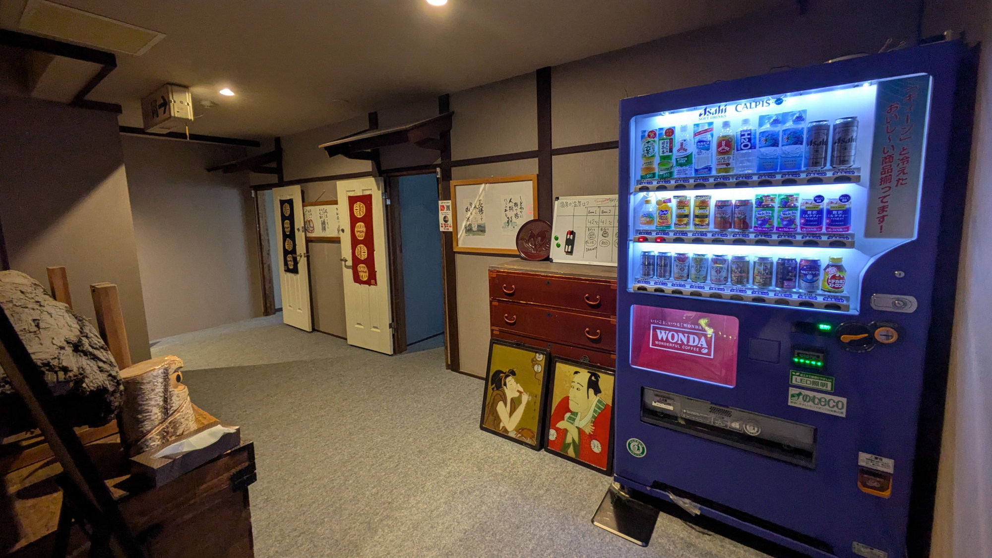 【館内施設】飲料の自動販売機が貸切風呂周辺にあります