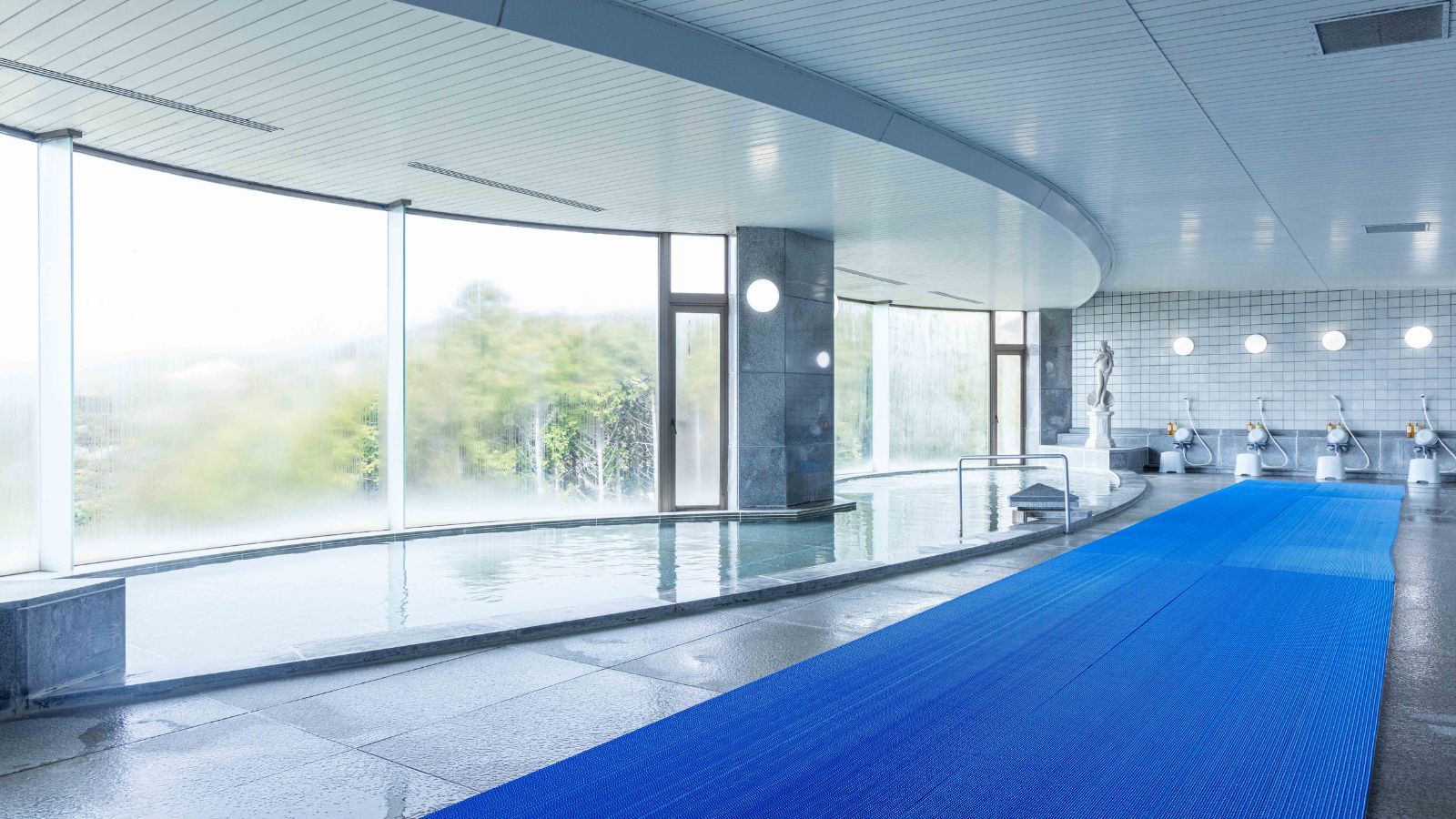 【1日1組限定】ゴルフ場の広大な敷地で開放感を満喫！富士山を望む素泊まりステイ〈無料朝食付〉