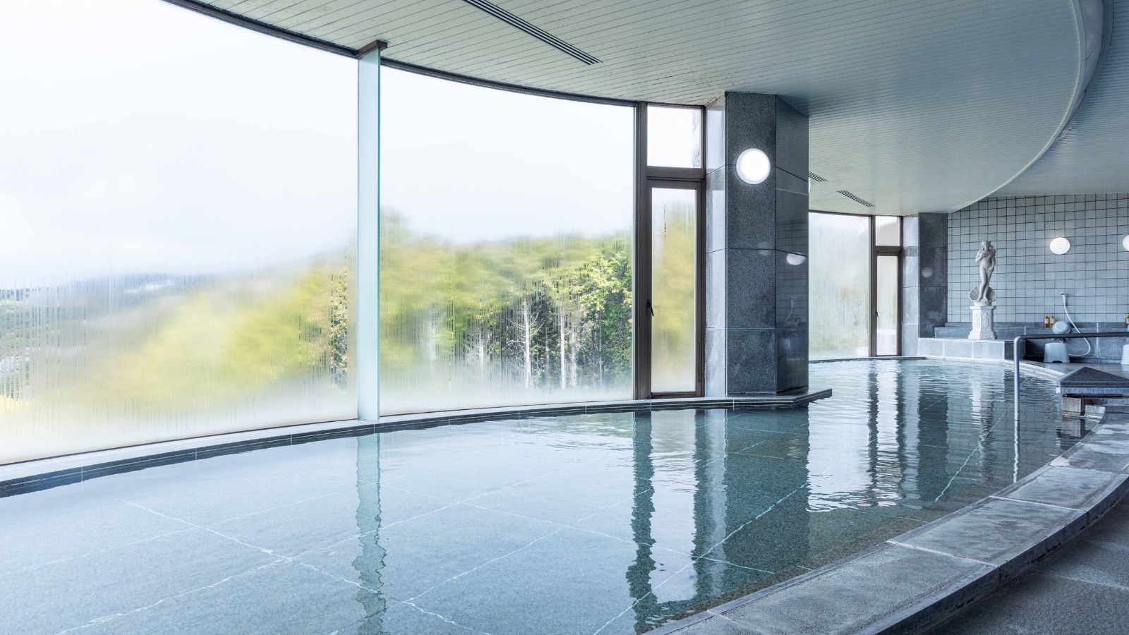 【1日1組限定】ゴルフ場の広大な敷地で開放感を満喫！富士山を望む素泊まりステイ〈無料朝食付〉