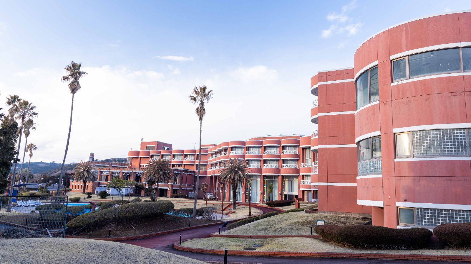 【1日1組限定】ゴルフ場の広大な敷地で開放感を満喫！富士山を望む素泊まりステイ〈無料朝食付〉