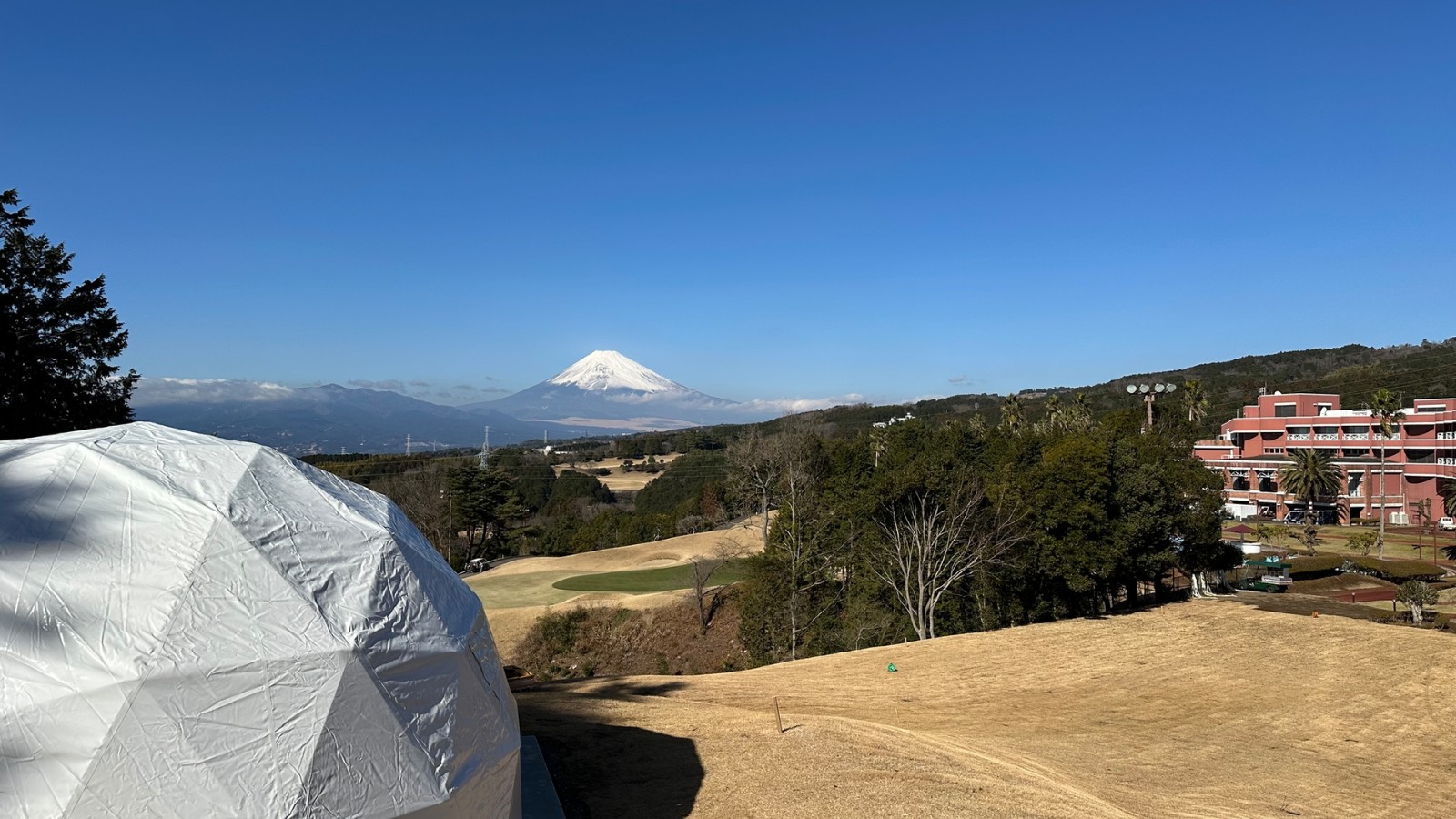 ドームテント外からの眺め