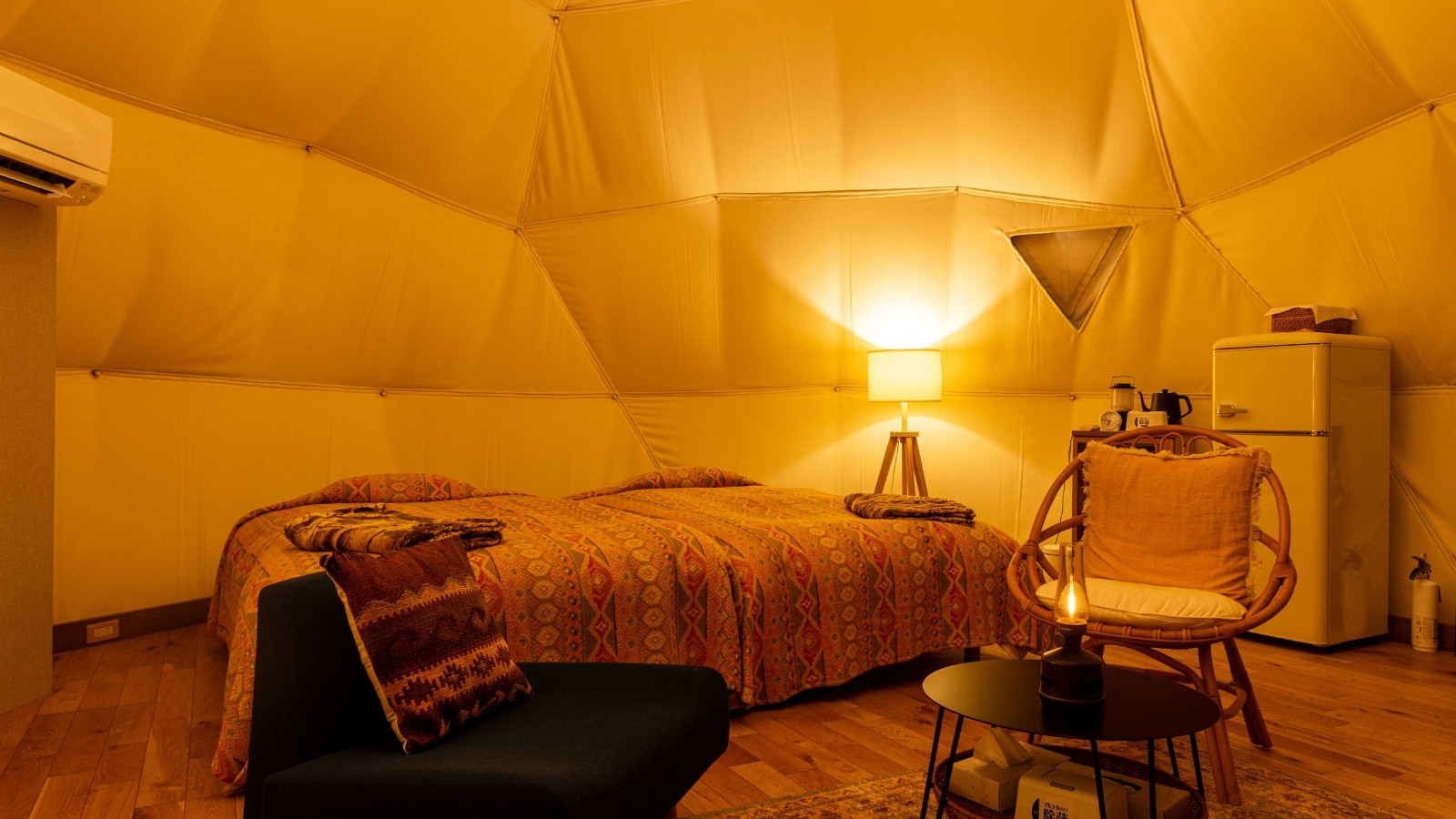 グランピング客室 夜