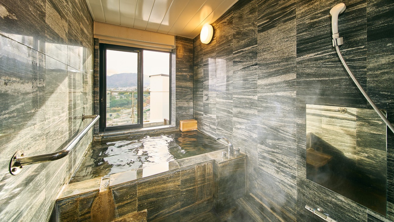 【宙】和洋室　※温泉は天候や温度によって色が変化します。