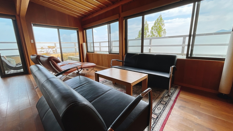 【特別室「竹」】・夏季限定プール付き（7月1日～9月30日）※客室によって設えが異なります。