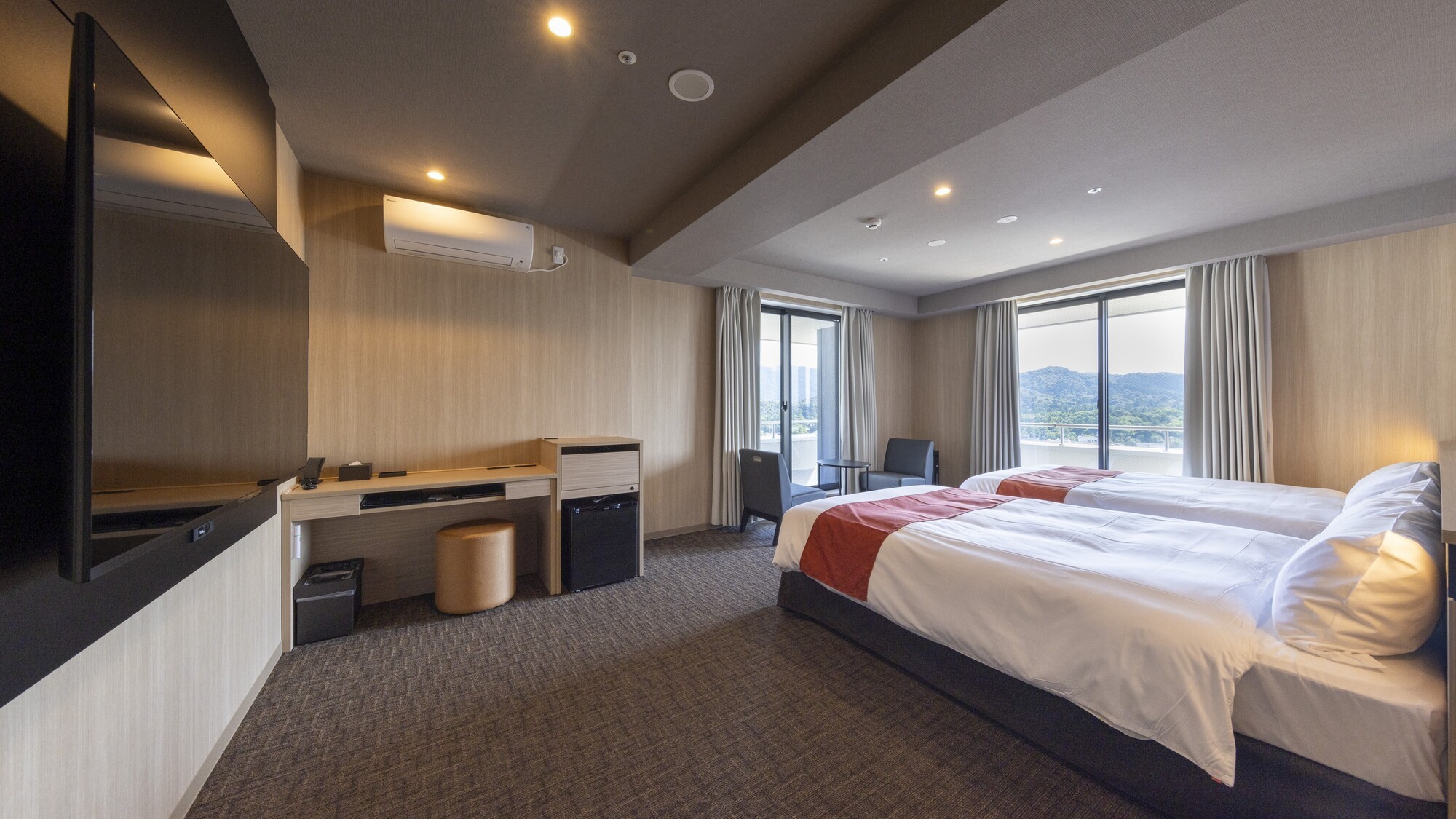 【別館】デラックスツインコーナービュー 客室広さ・42㎡◇140㎝幅ベッド×2台+120㎝幅エ