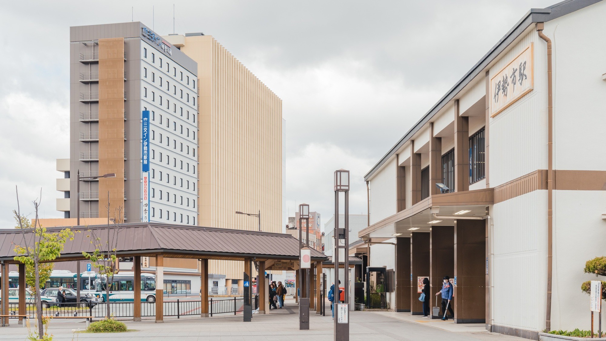 観光やビジネスの拠点として非常に便利。荷物が多い方や初めての方でも安心♪