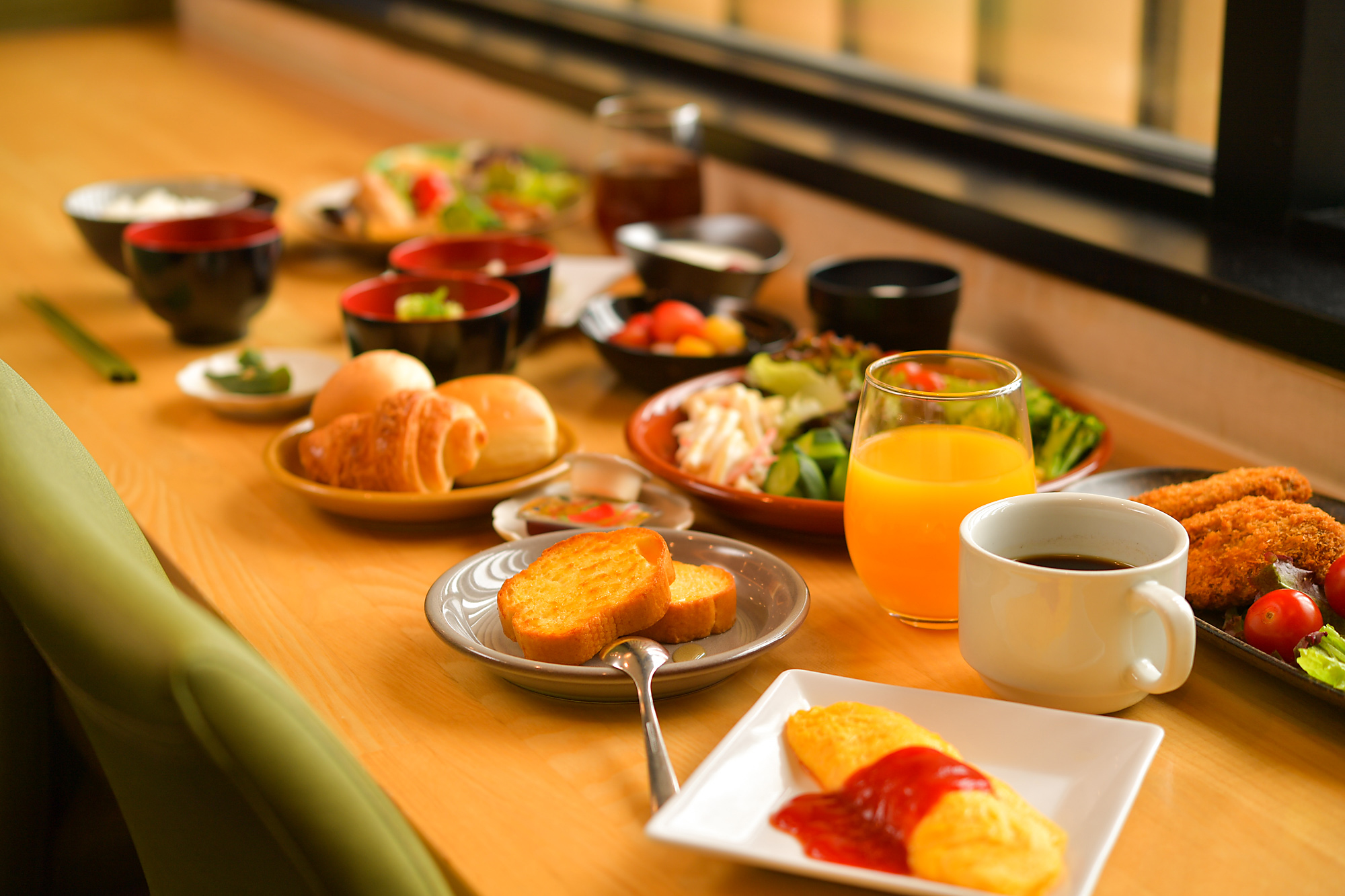 パンやオムレツなど洋食もご用意しております