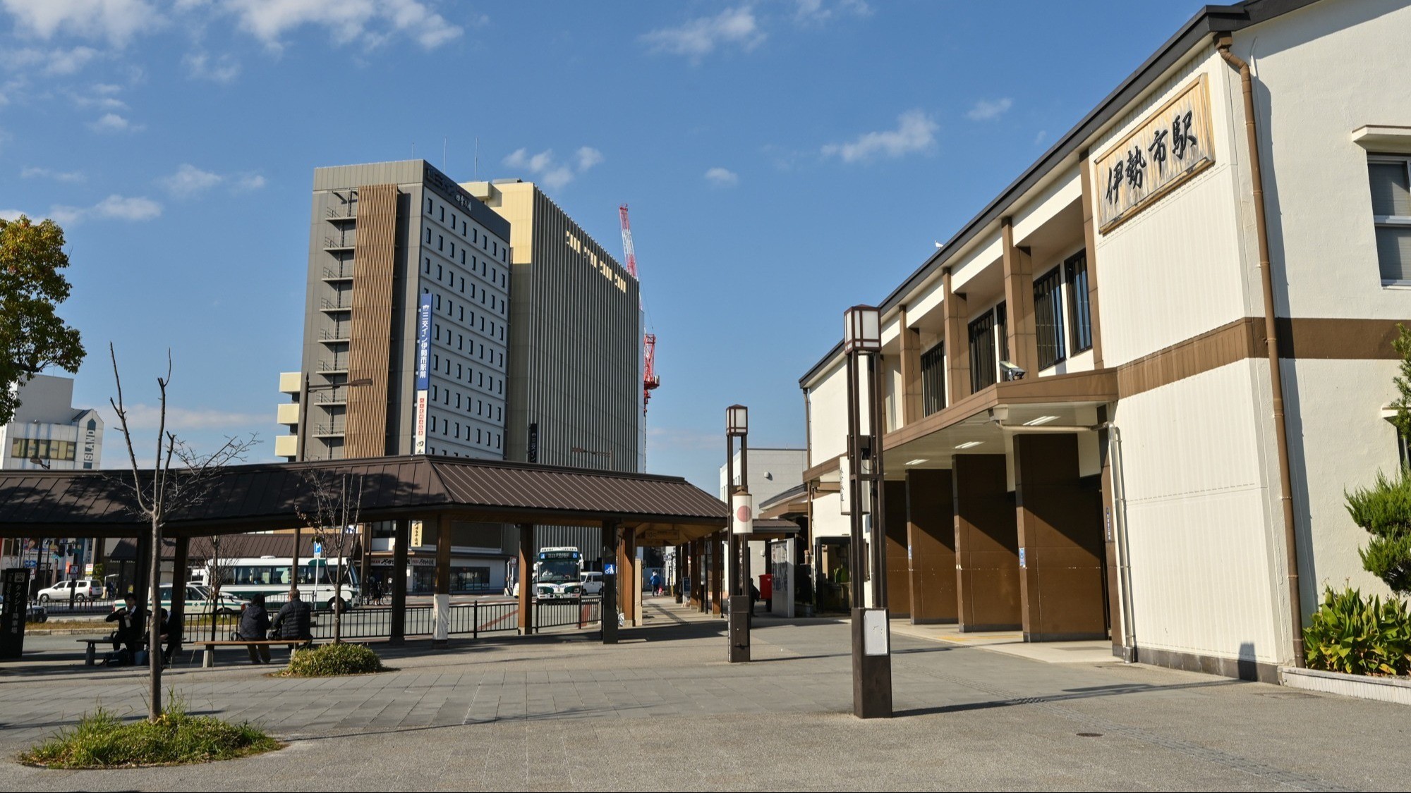 駅周辺のバスターミナルやタクシー乗り場もすぐそばにあり、各方面への移動もスムーズ。