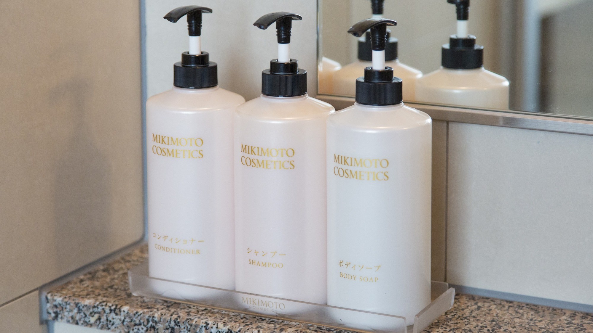 ミキモトコスメティックで、上質なケアを体験し、内側から輝く美しさを手に入れてください