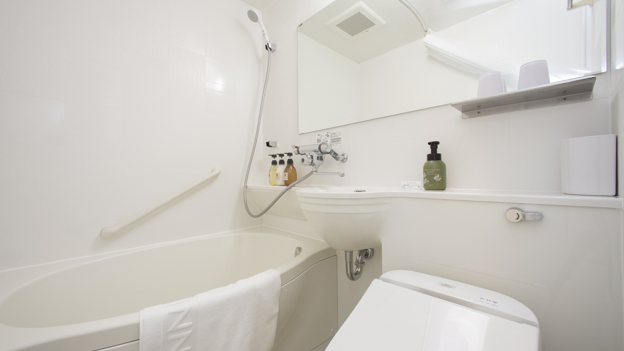 【本館】客室ユニットバス内は広々快適