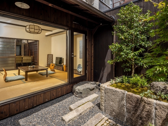 四季の花彩る京町家一棟貸切・ガーデンスイート６８平米