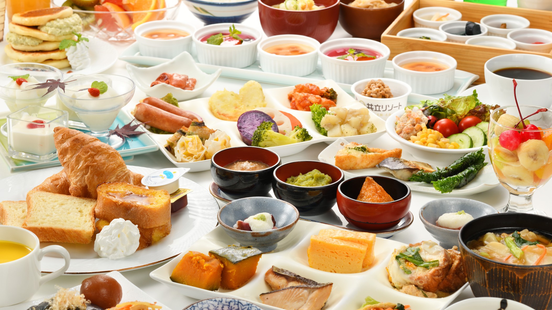 【朝食(例)】70種類以上の朝食バイキングは、地場食材を使った東北郷土料理も味わえる大満足の内