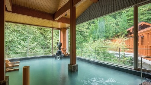 【大浴場】「鳳山の湯」～当館6階に男女大浴場・露天風呂をご用意。自慢の温泉をご堪能下さい。