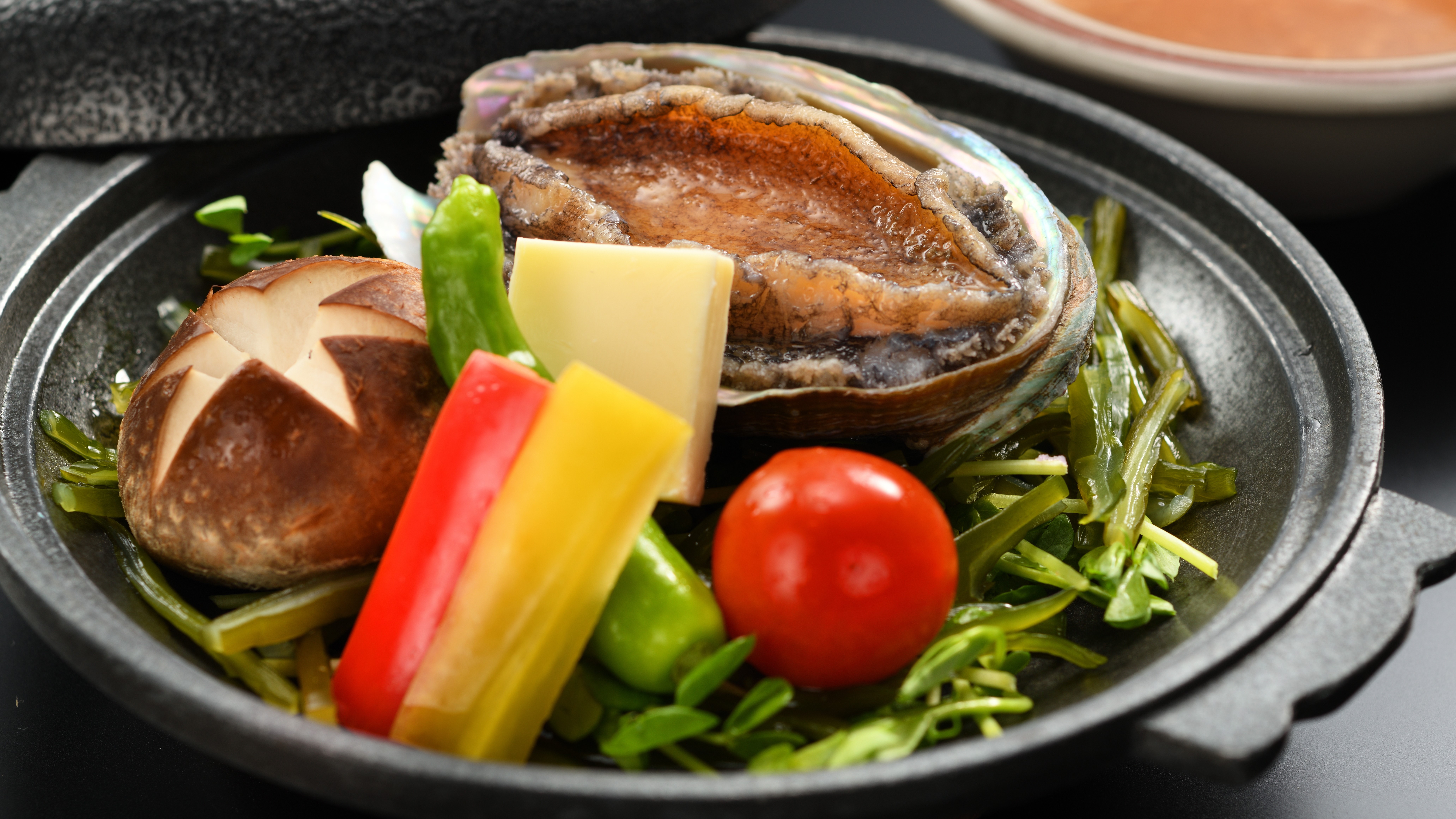 【別注料理(例)】アワビの陶板焼き