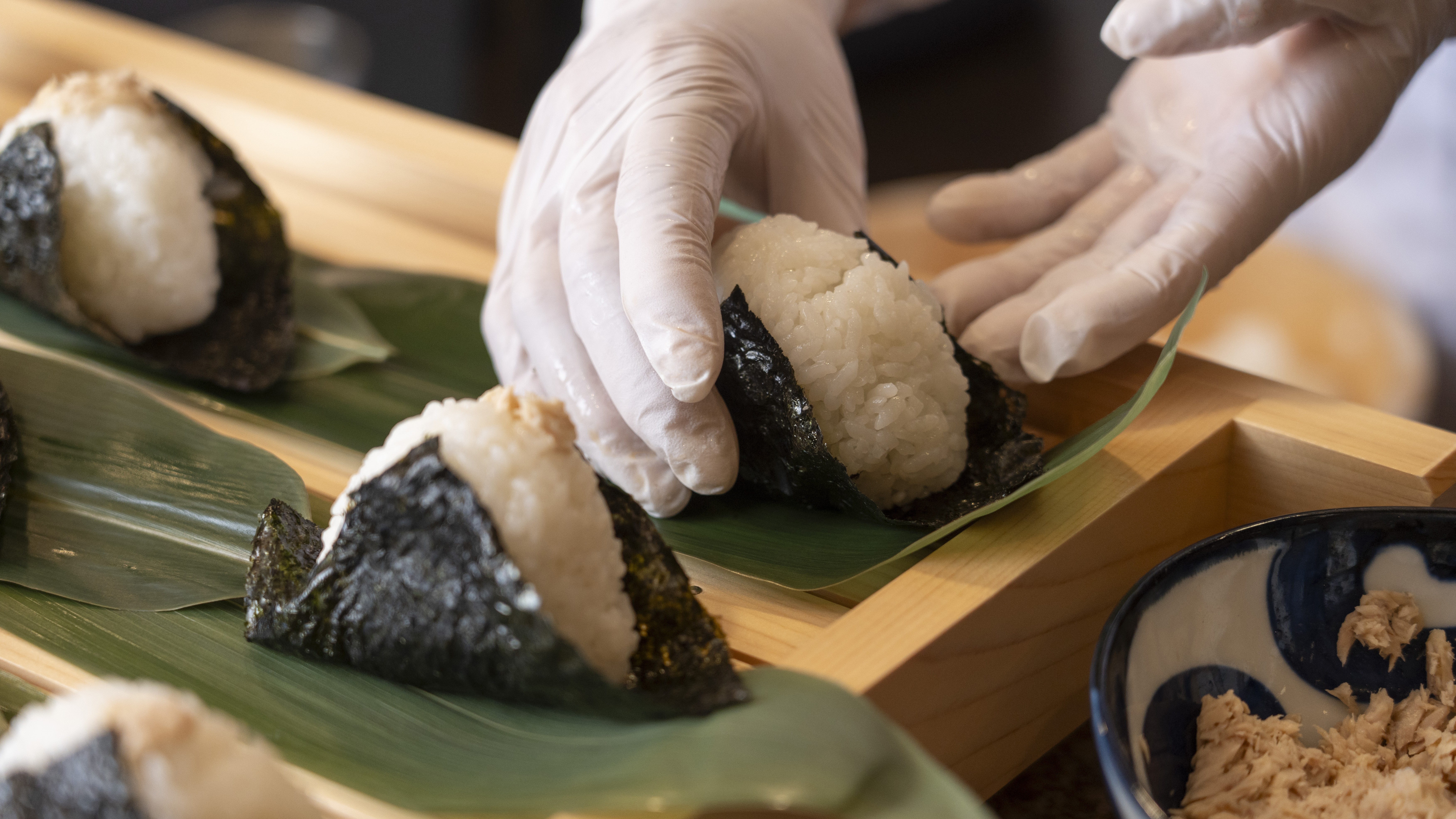 【朝食(例)ライブキッチンで握りたておにぎり