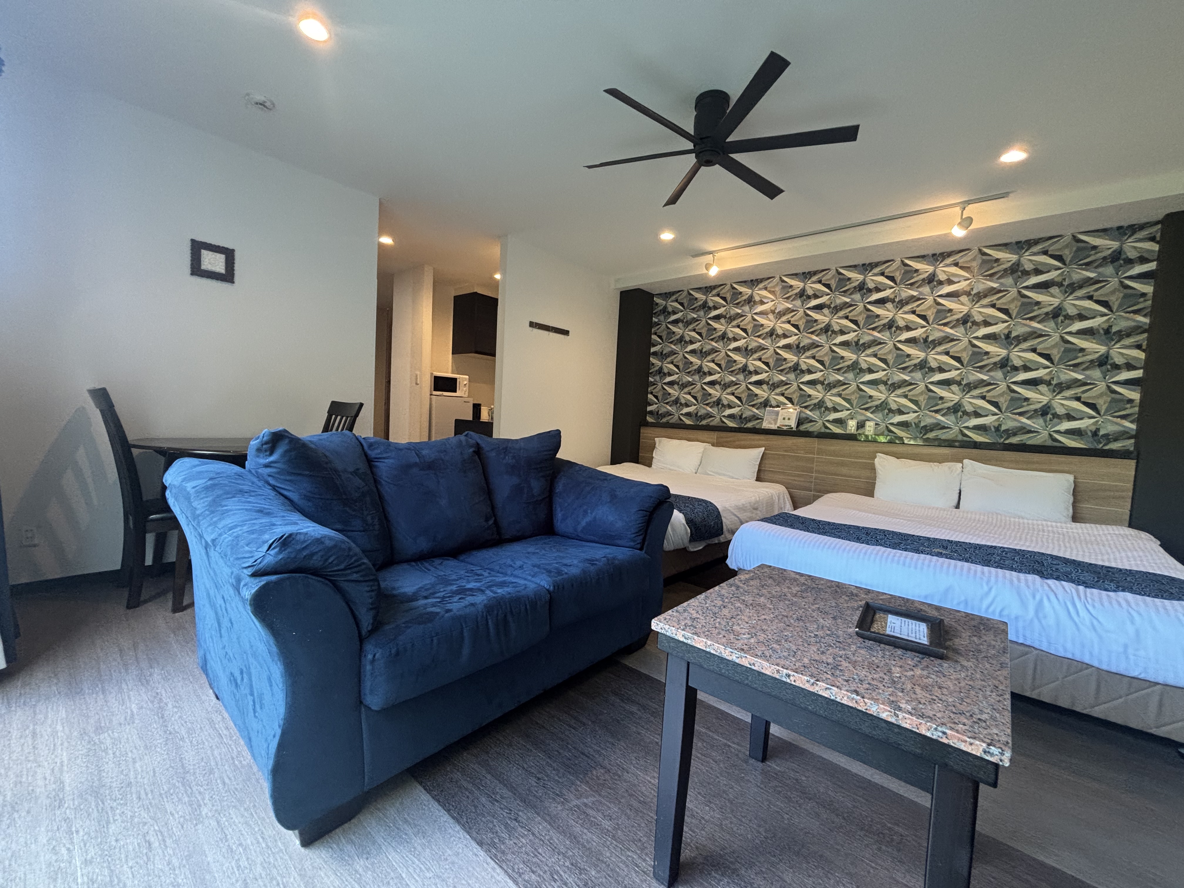 【別館｜クイーンベッド2台&times;キッチン付きツインルーム】