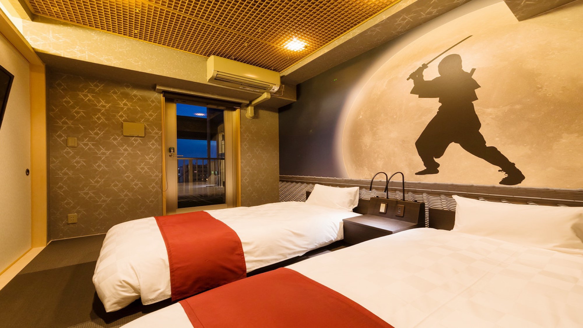 【忍者部屋：Ninja Room】忍者をモチーフにした当館に1部屋だけの和洋室「忍び部屋」