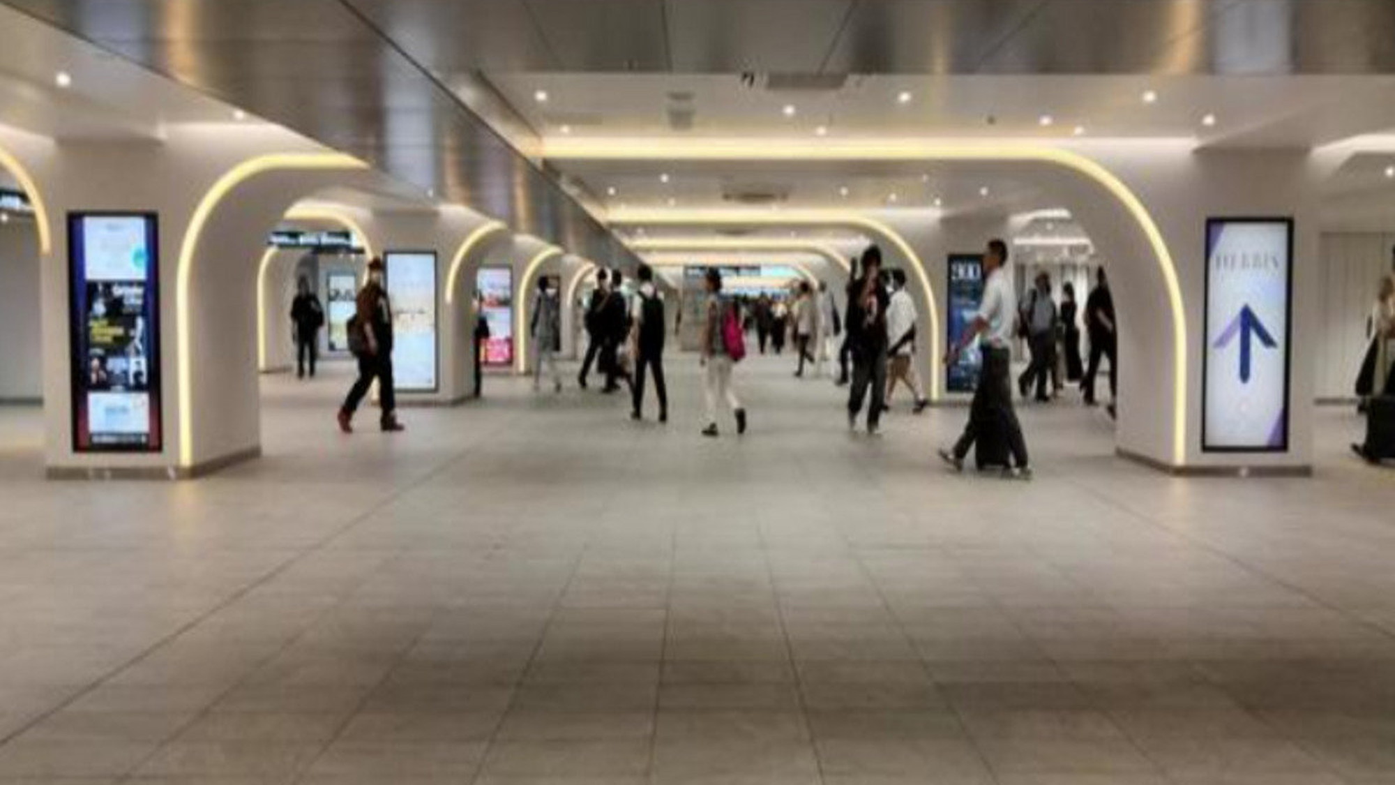 【梅田】大阪を中心とする大阪ステーション。地下道で様々な交通アクセスと繋がる便利な環境。