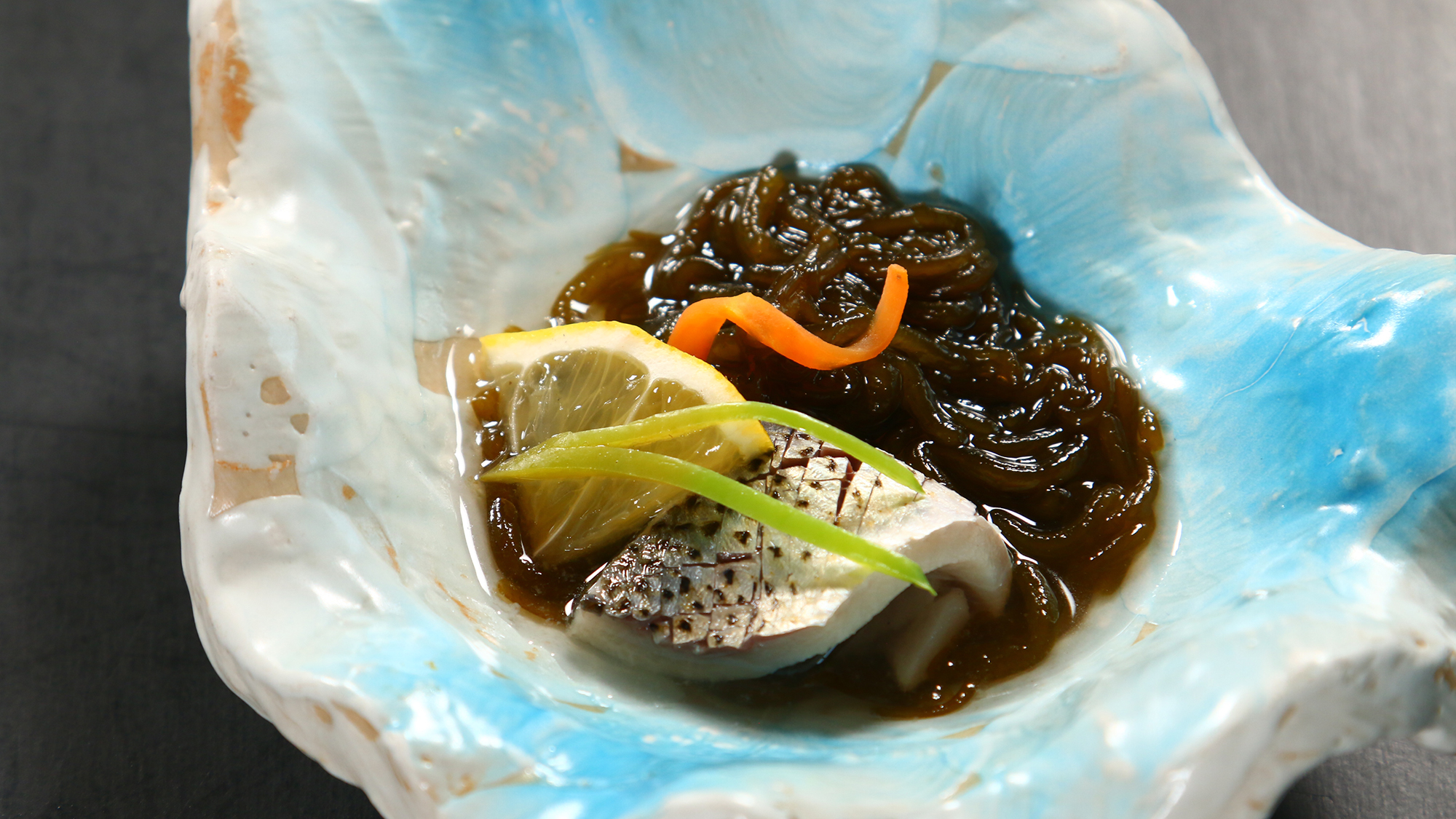 【夕食の一例】　モズクとコハダの酢の物