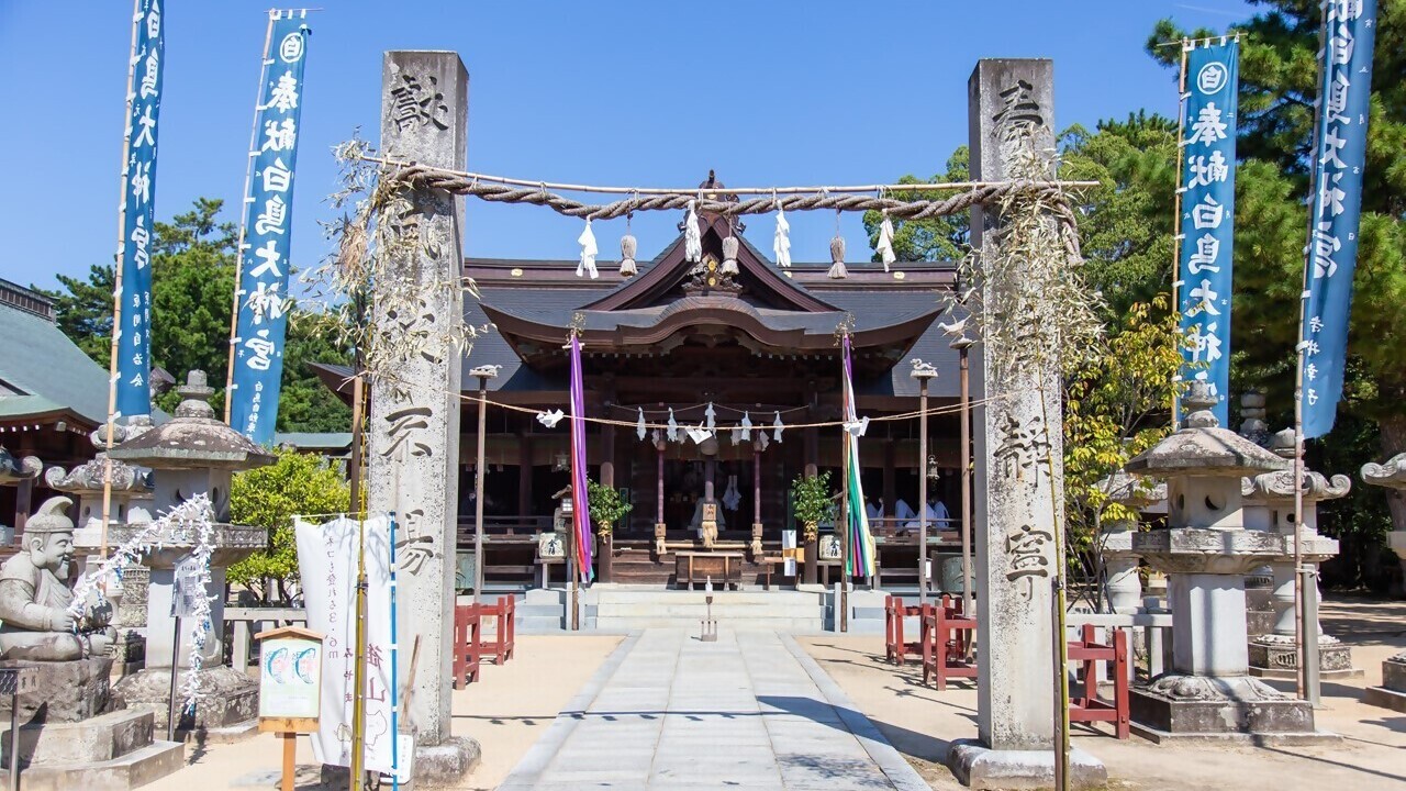 白鳥神社　　ホテルから徒歩で約11分、車で約2分