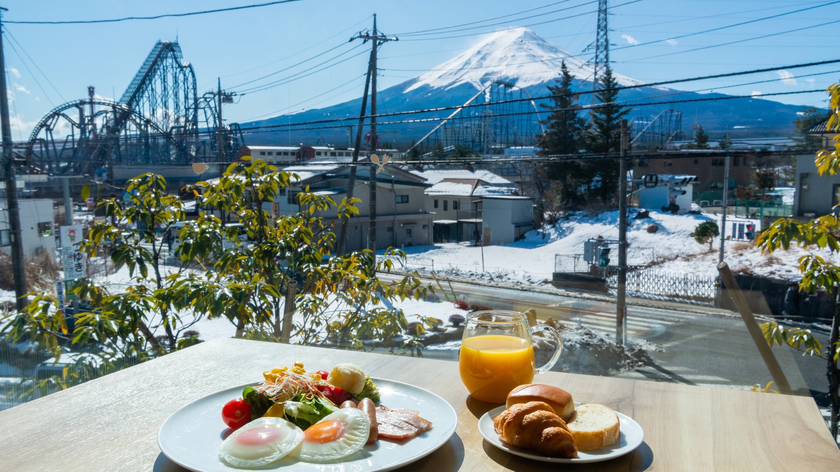 【スタンダード／朝食付】富士急ハイランドまで徒歩5分♪大浴場露天風呂あり！レイトアウト12時の特典付