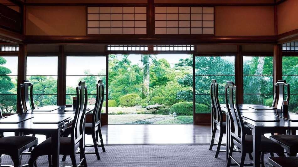 【2025夏・期間限定】貴賓館で食す豪華特撰会席「悠然」＜前半＞と朝食ビュッフェ＆ユネッサン入り放題