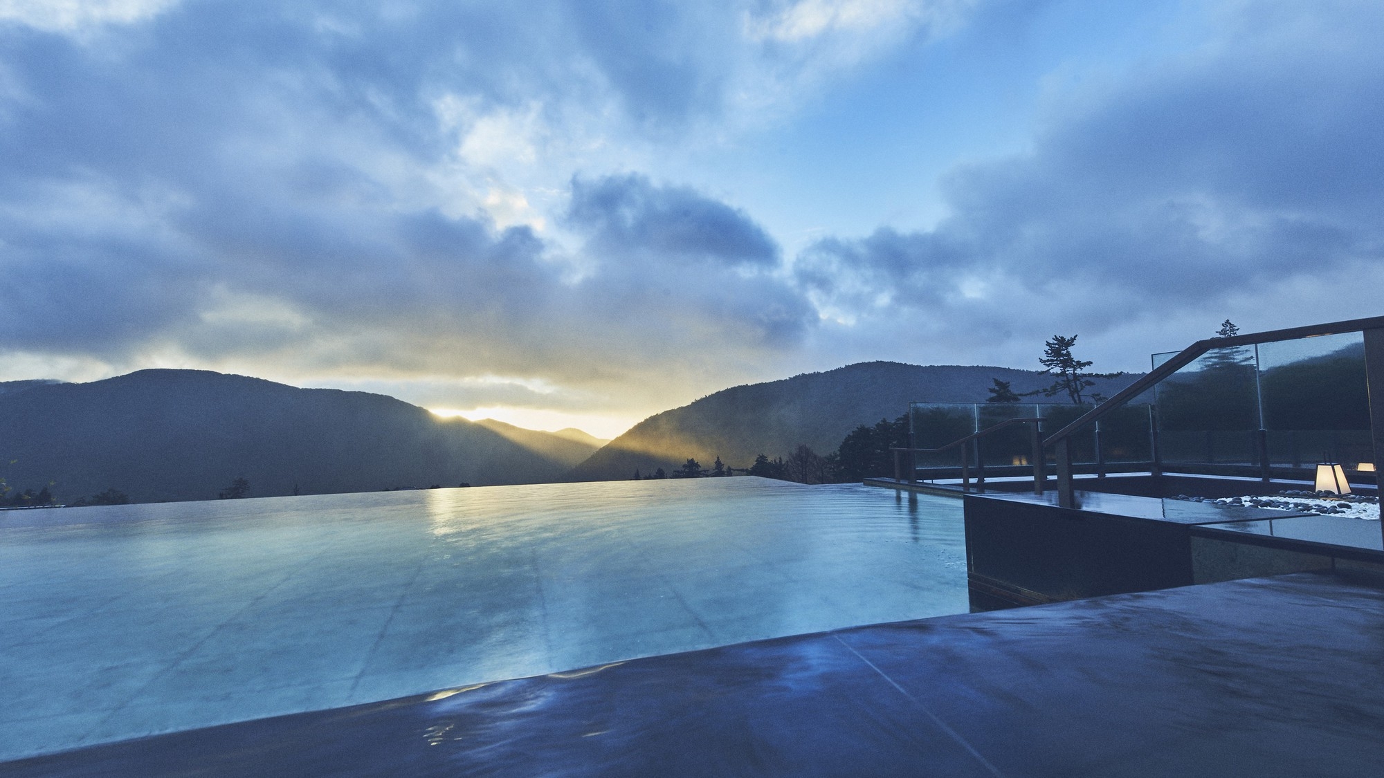 【卒旅】食べ・飲み放題＆ユネッサン入り放題＆ナイトバー＆ランタン5大特典付★豪華ビュッフェ17時確約