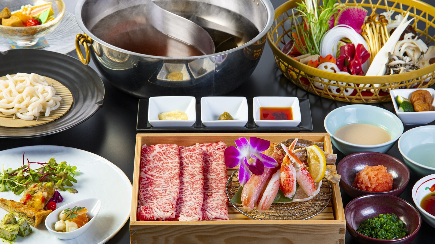 【しゃぶしゃぶ・前半】夕食は「国産牛ロースと蟹の豪華盛り合わせ（ずわい蟹など）」＆朝食ビュッフェ