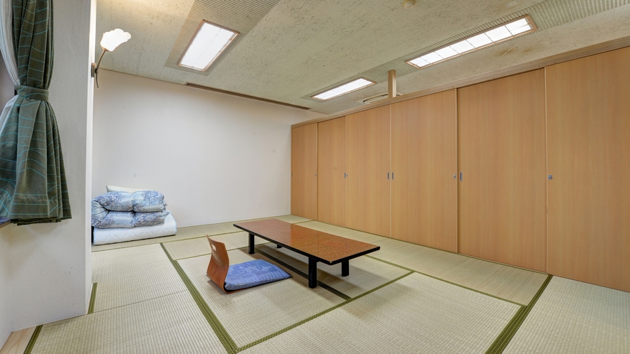 *【客室・広間】和室12畳2室の空間は、可動扉を撤去すると24畳の広間として宴会場にも利用できます。