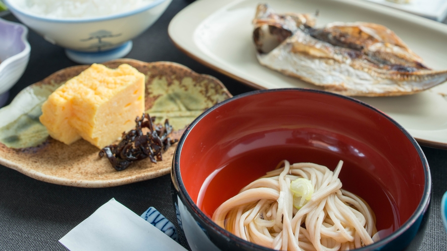 *【朝食】神奈川県西地域の食材を使った田舎家庭料理、「箱根そば」をお椀でお召し上がり頂けます。
