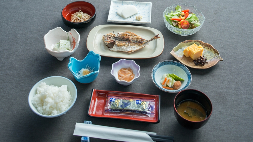 *【朝食】神奈川県西地域の食材を使った田舎家庭料理、「箱根そば」をお椀でお召し上がり頂けます。