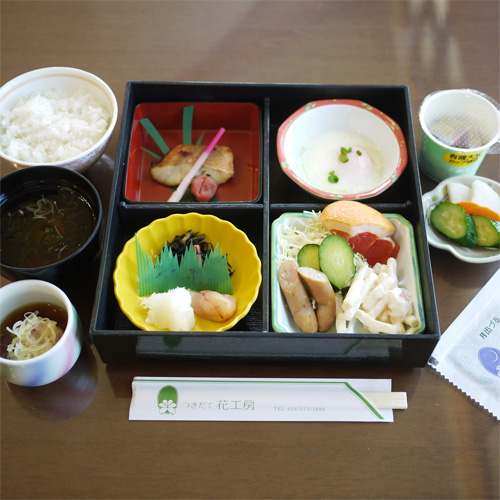 *朝食一例／朝食は和食膳。4～5種類のおかずをご用意しております。