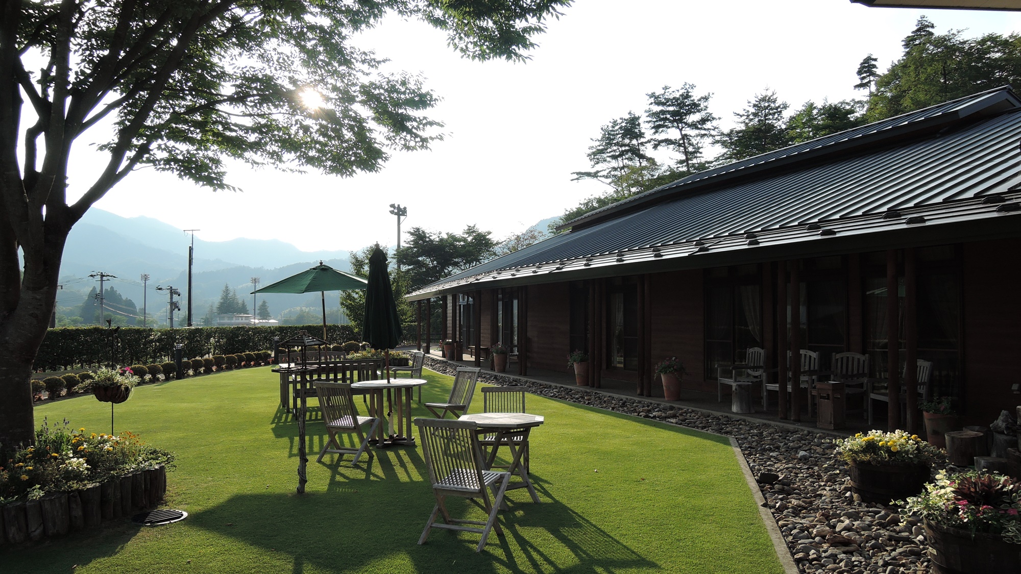 *外観／忙しい日常を忘れてのんびりと過ごせる、自然に囲まれた静かな環境。