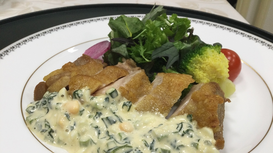 *夕食一例／伊達鶏ステーキ　菜種ソース