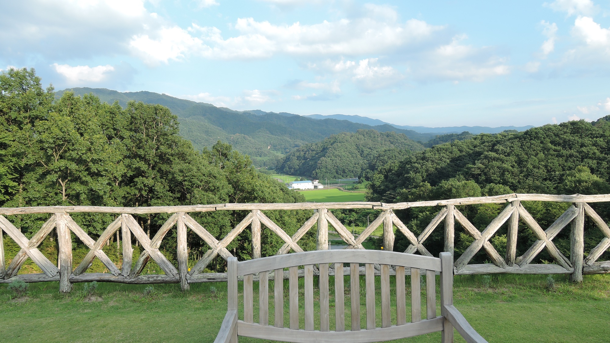 *みはらしカフェ／阿武隈の山並みを一望する特等席！この景色がなによりのご褒美♪