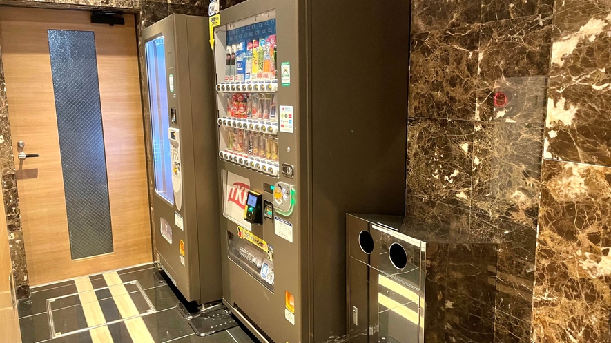 飲料・食品自動販売機（1階）