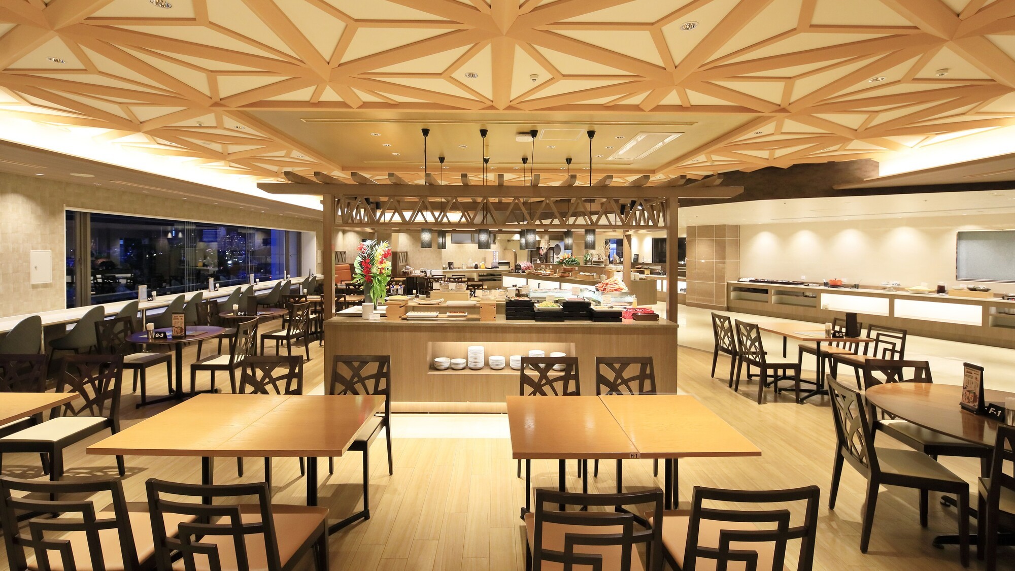 中央ビュッフェ