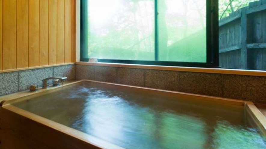 客室｜全ての客室には檜風呂を備えております。