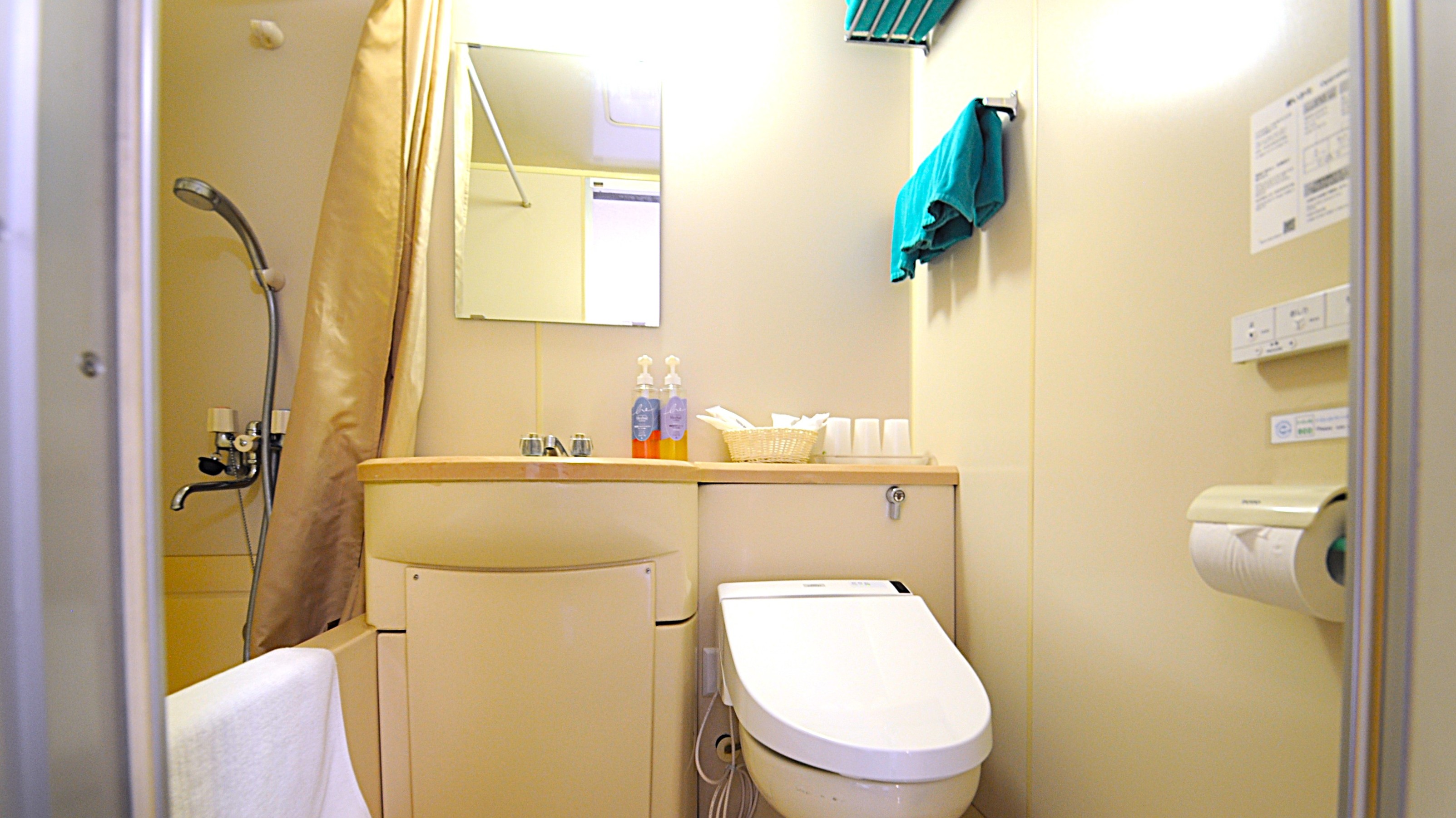 客室　共通　ユニットバス・トイレ　※温水洗浄対応と未対応の客室あり