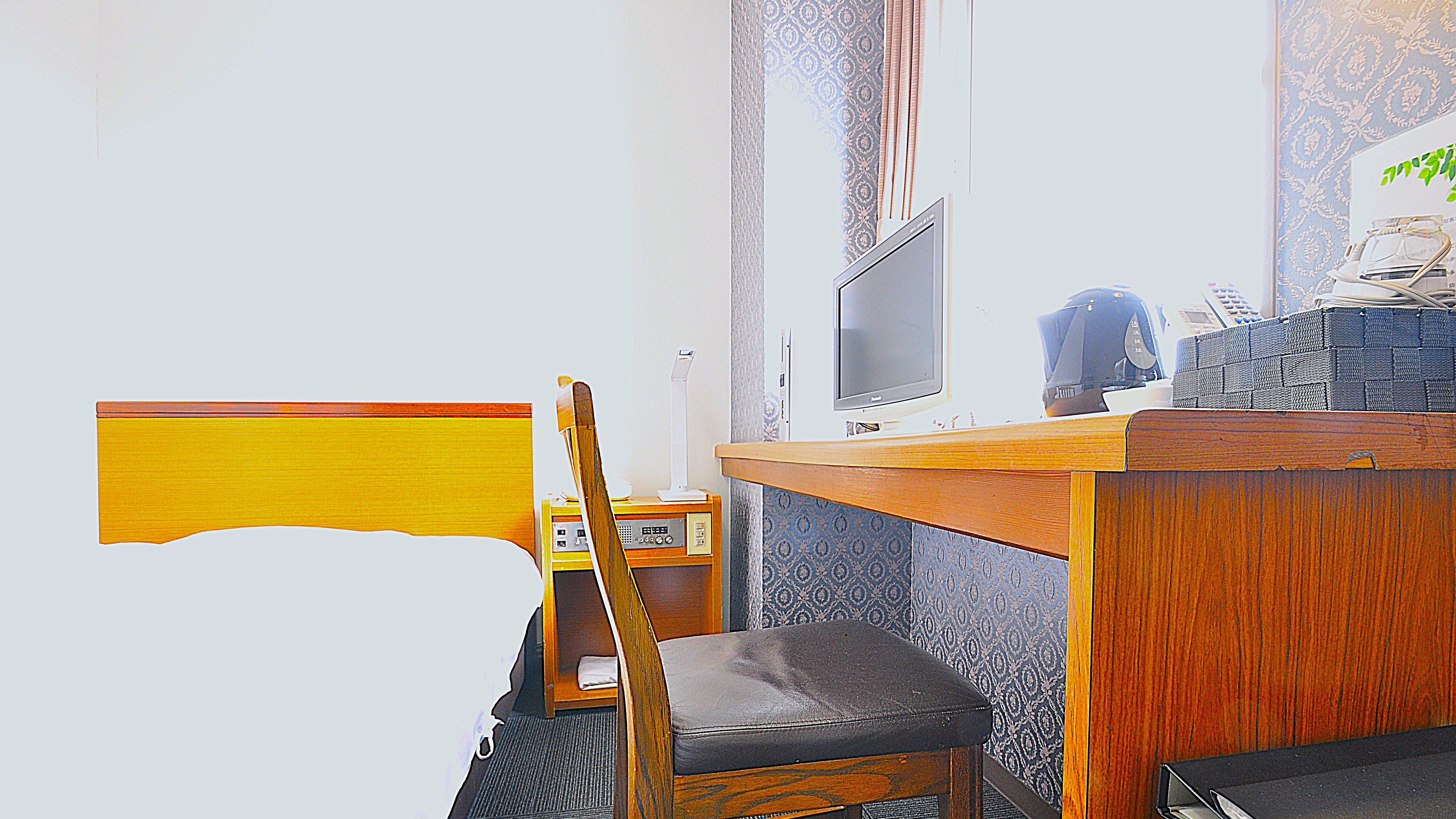 禁煙シングル　本館（デスク周辺）　A5