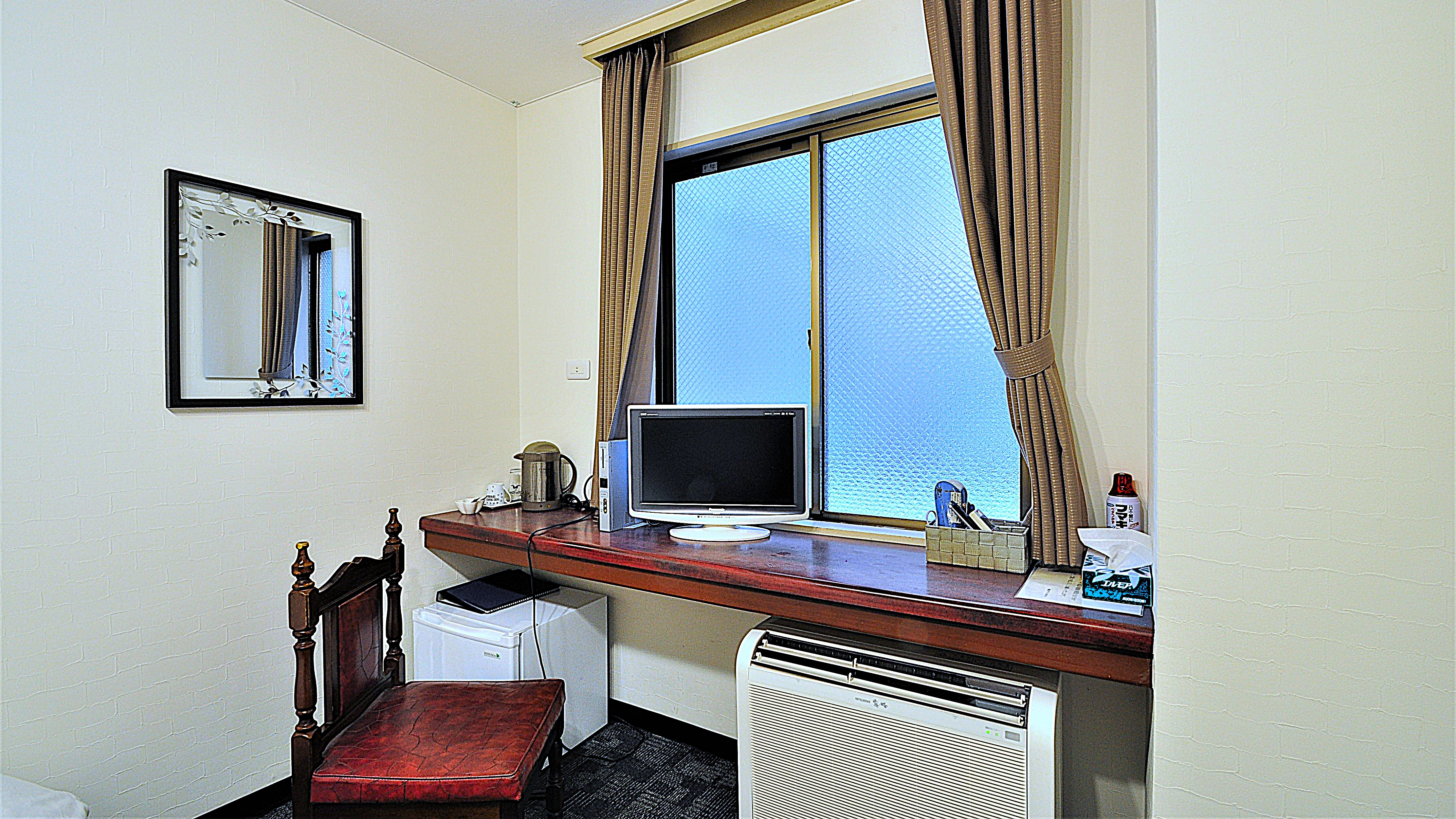 禁煙シングル　別館（デスク周辺）B1