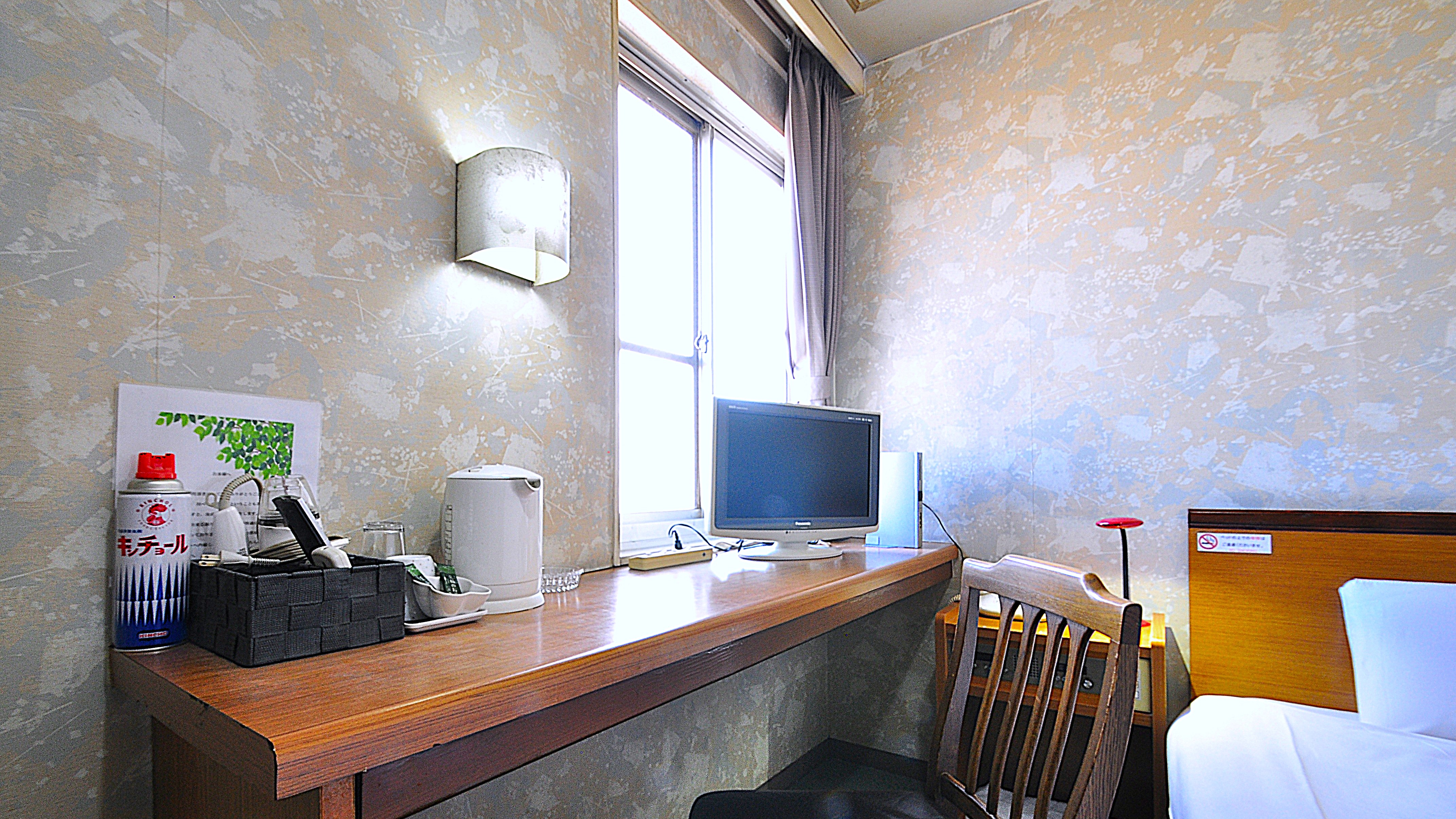 喫煙シングル　本館（デスク周辺）　B5