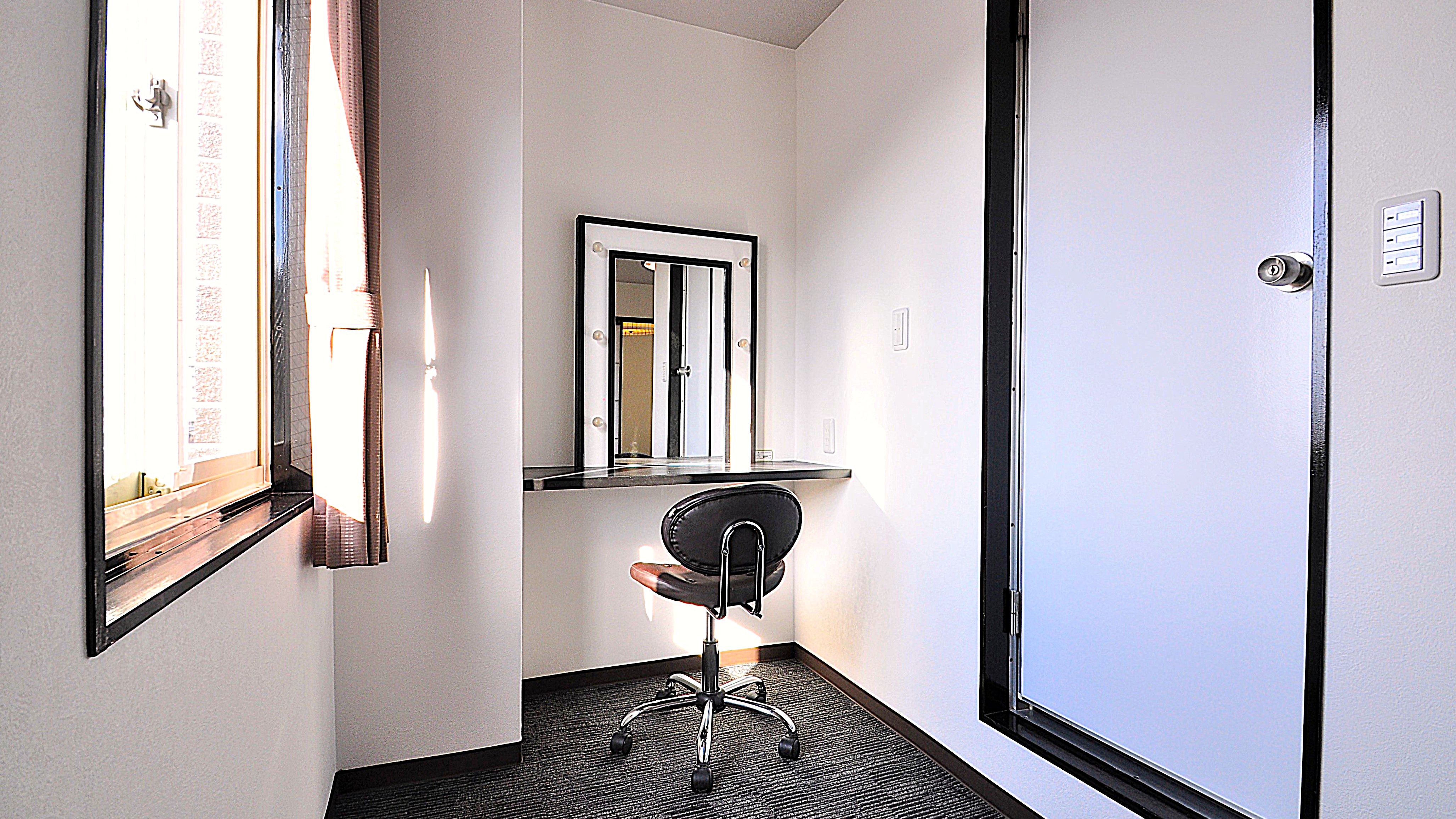 禁煙和室6畳　本館　A6（化粧台側）