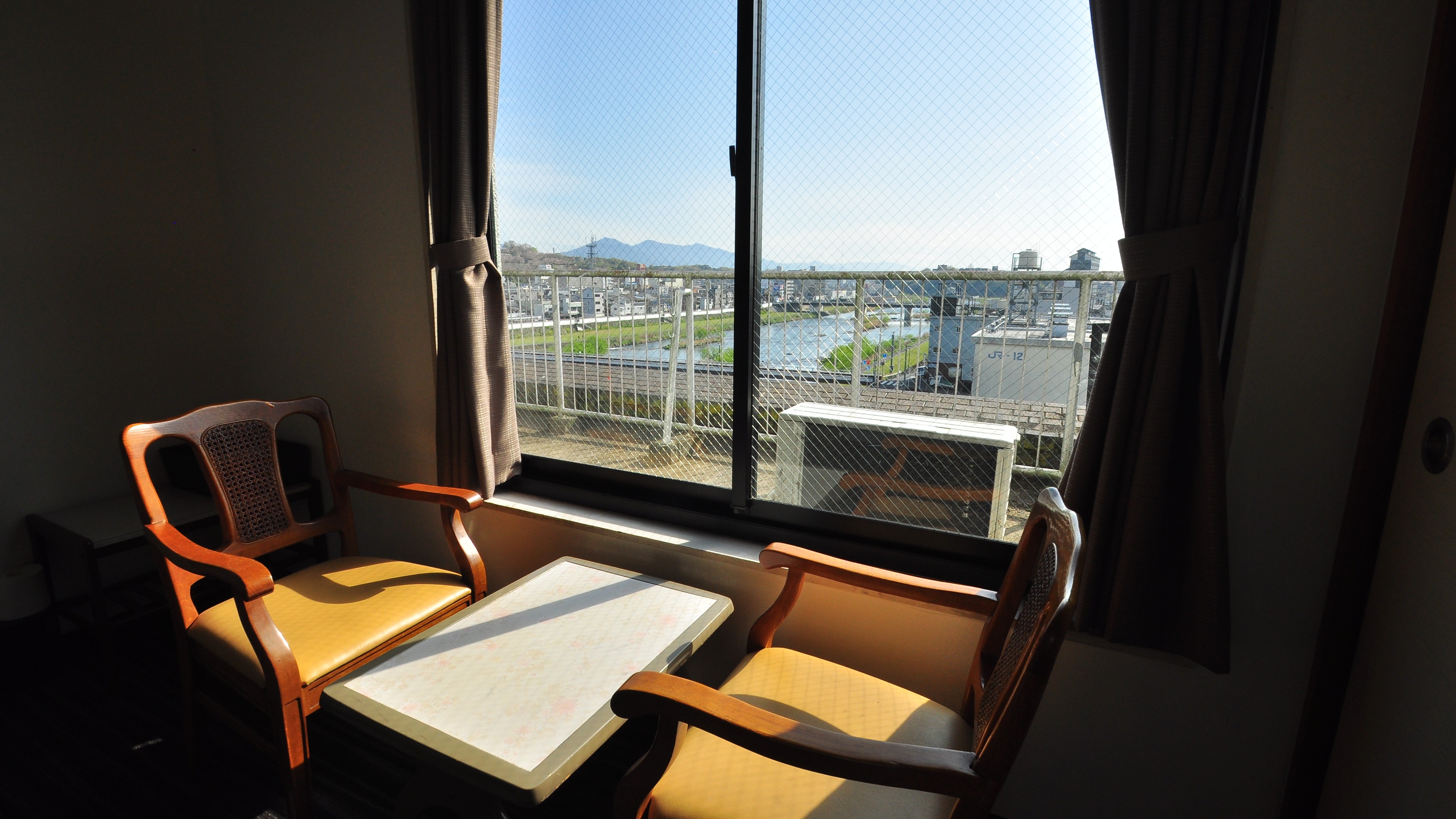 禁煙和室8畳（テーブル周辺）本館　B0